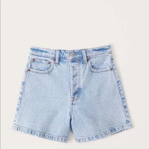 New with tags Abercrombie Dad shorts. Size 25